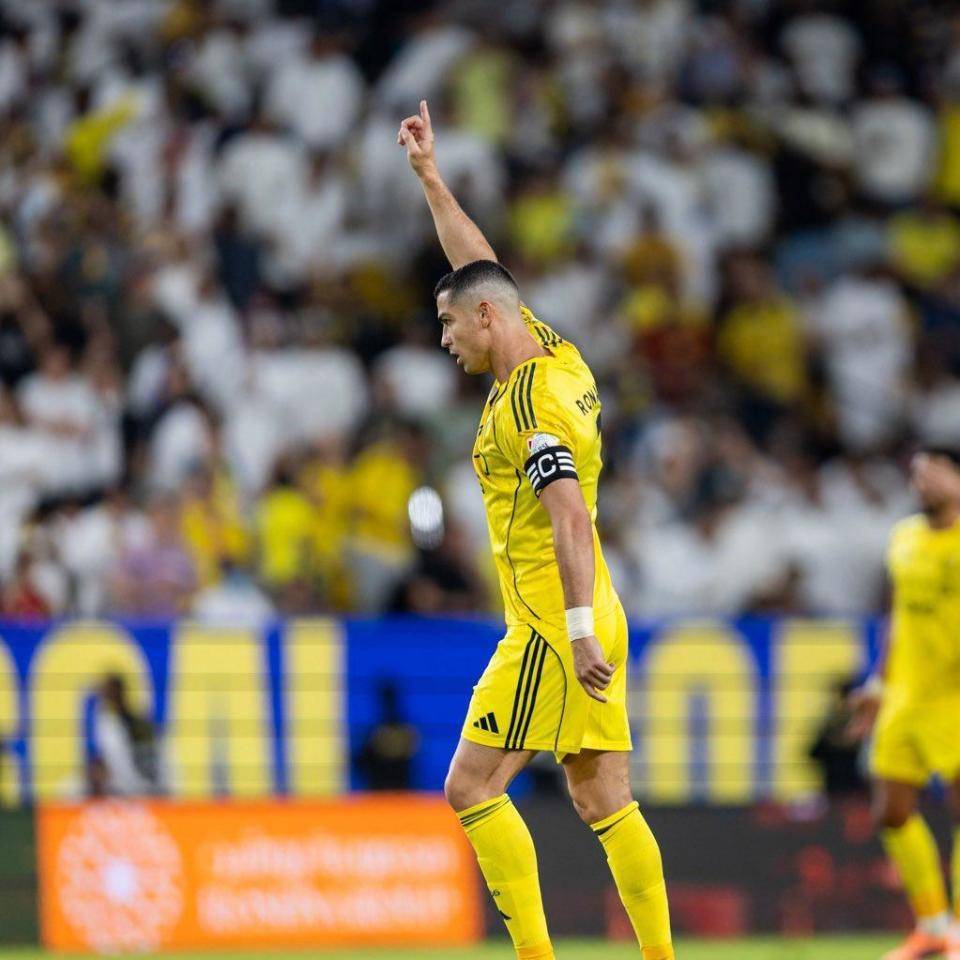 mk体育首页关于国际比赛日突围战来临；法兰克福围绕国王杯主帅复盘；压力陡增；赛季目标并未改变的信息